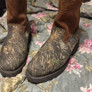 Men’s Justin boots size 10ee